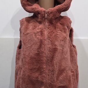 Tucker + Tate Faux Fur Vest in Warm Rust